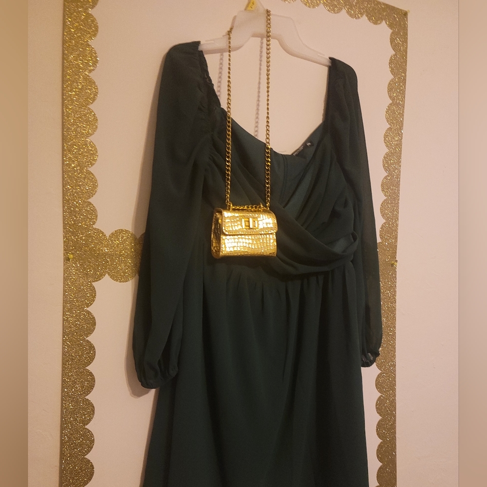 Cute above the knees Green Curve Dress, Gold mini handbag included